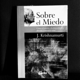 Reseña del libro de J. Krishnamurti «Sobre el miedo. Cómo el miedo y la dependencia afectan a nuestras vidas»