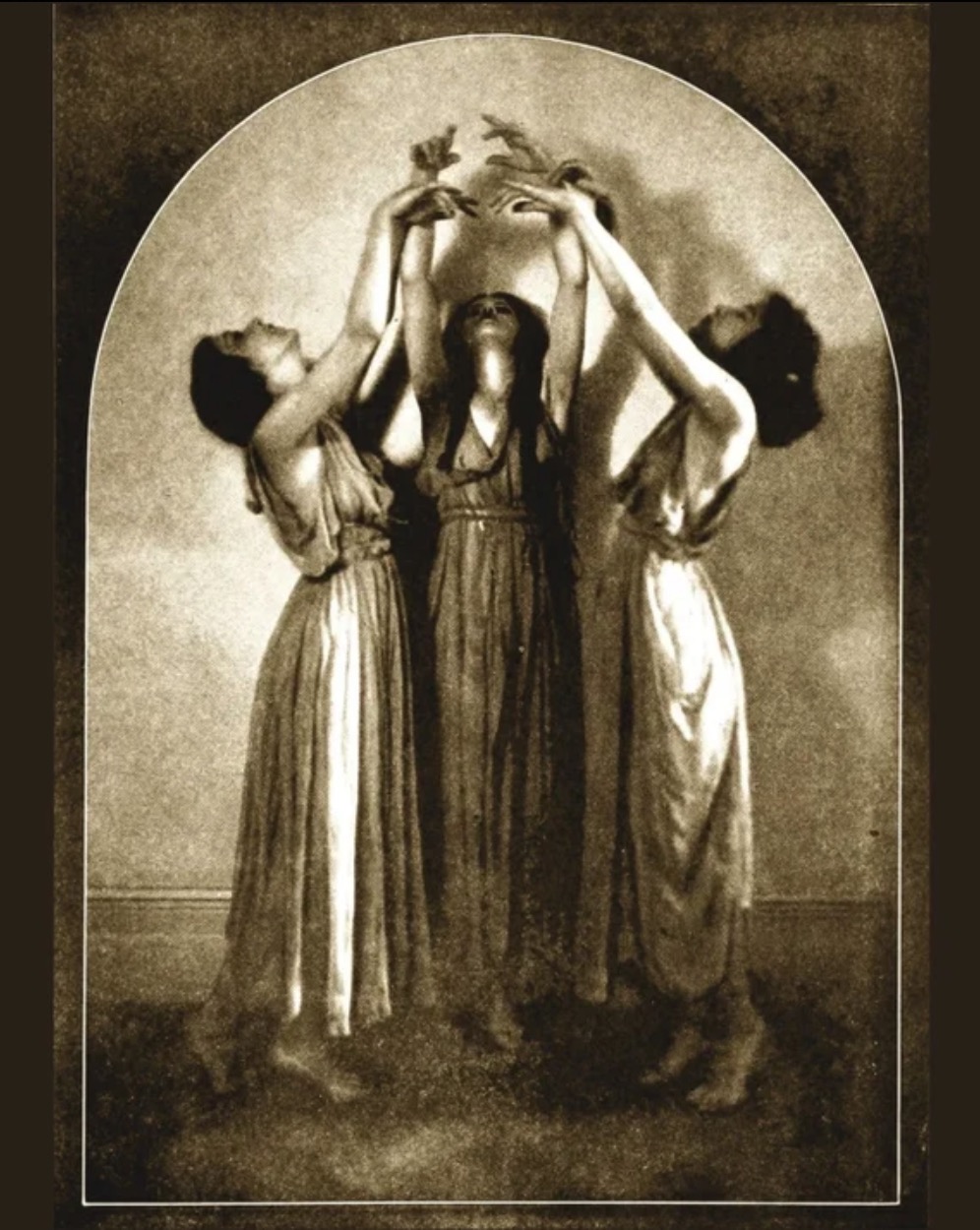 4/5 – Du silence au cercle : voix de sorcières et de sages